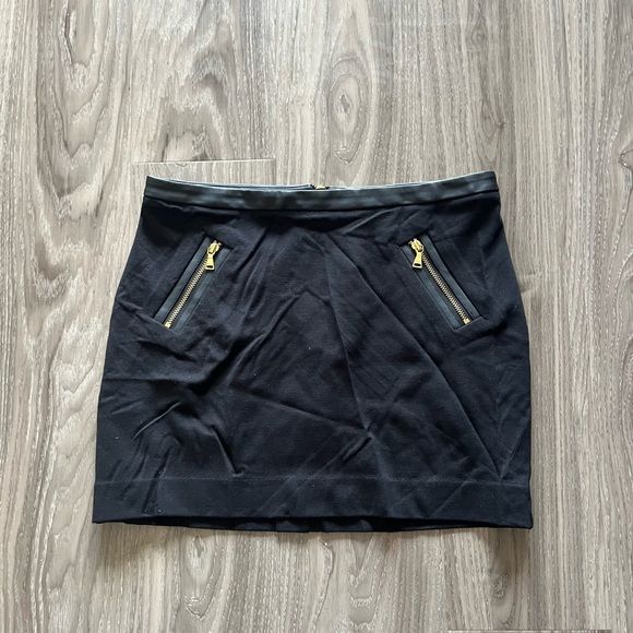 EUC Women’s Express Solid Black Mini Skirt - Picture 1 of 4